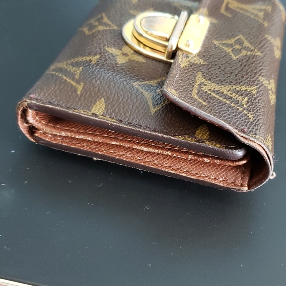 Louis Vuitton Monogram Koala Wallet - Picture 7 of 8